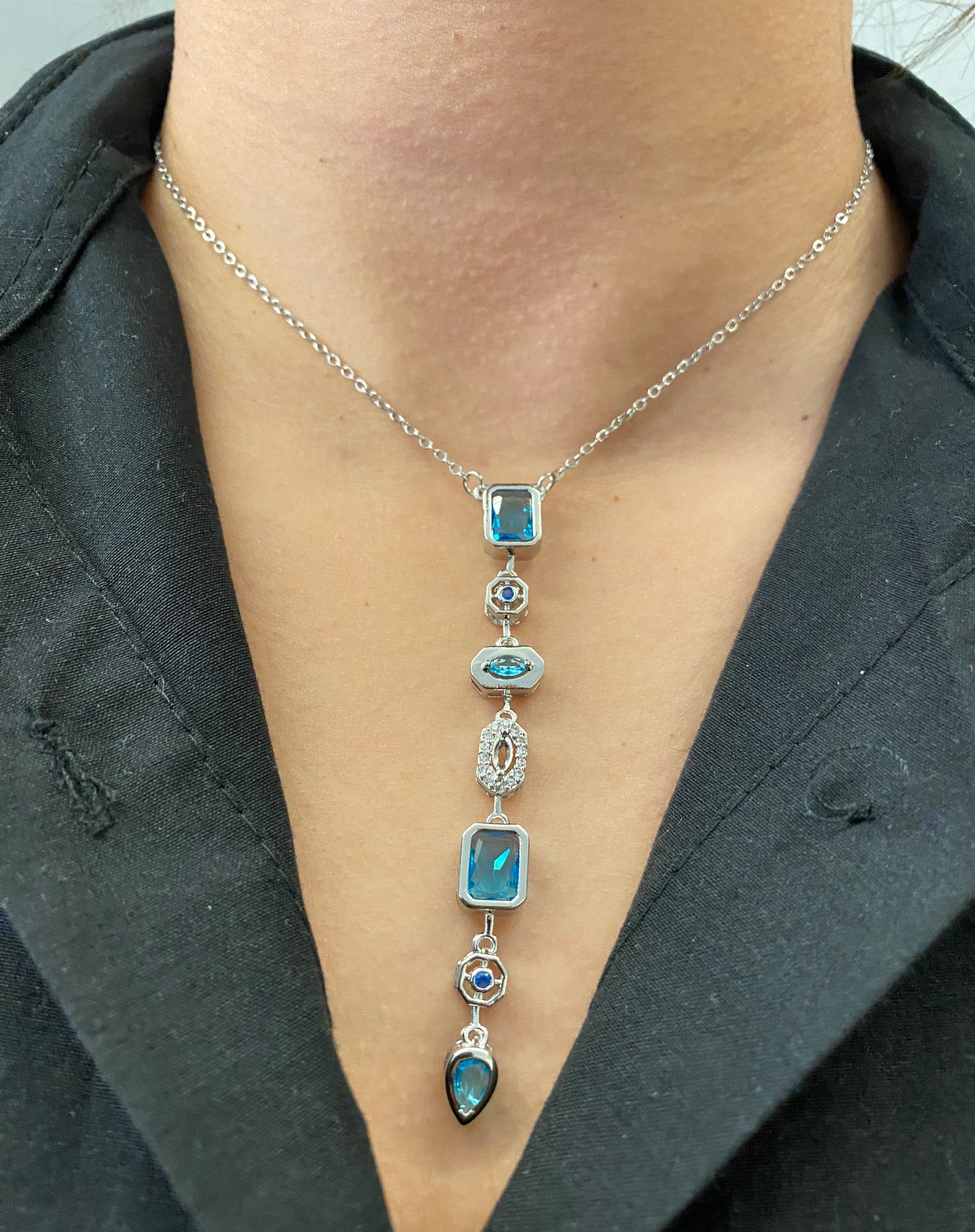 VALORE™ GÖK MAVİSİ GÜMÜŞ ZİRKON TAŞLI “Y” TASARIM KOLYE