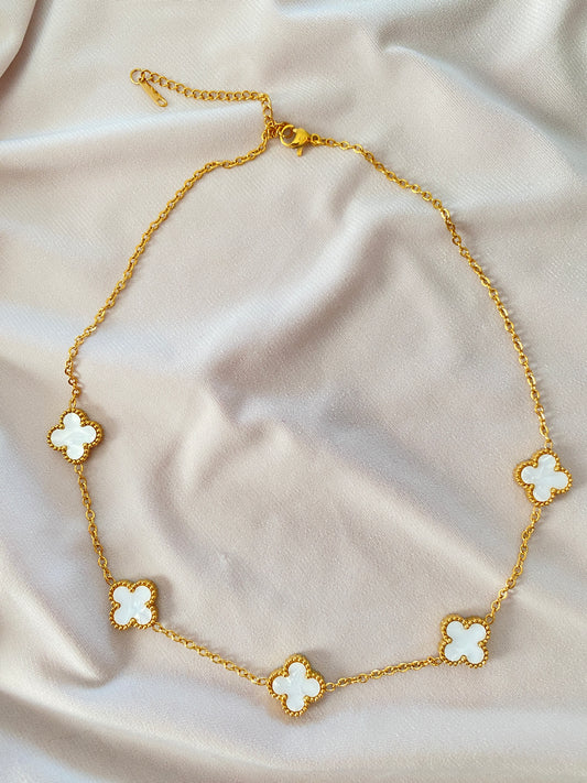 VALORE ÇELİK ALTIN RENGİ BEYAZ MİNELİ YONCA KOLYE