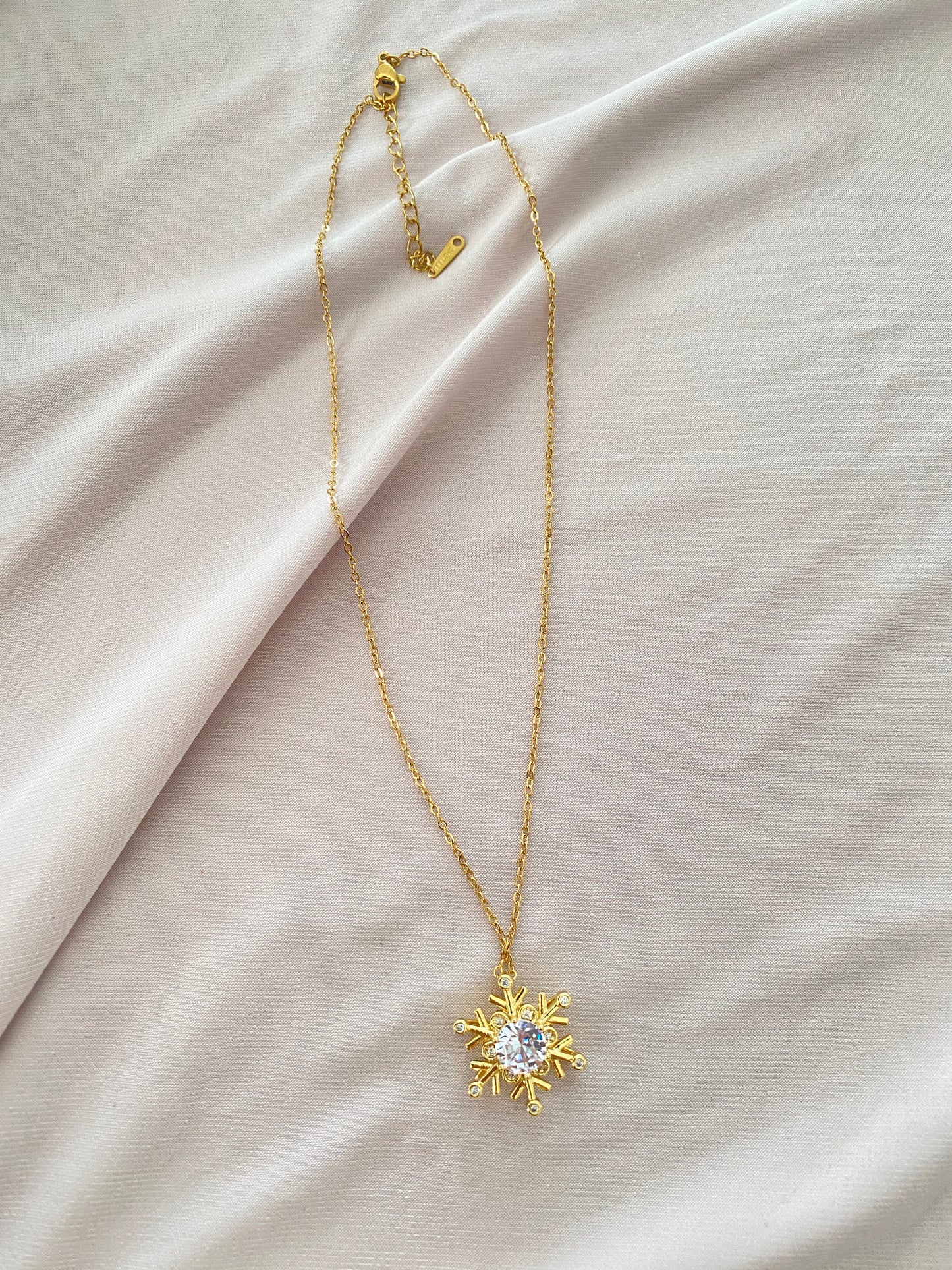 VALORE™ ÇELİK ALTIN RENGİ KAR TANESİ KOLYE