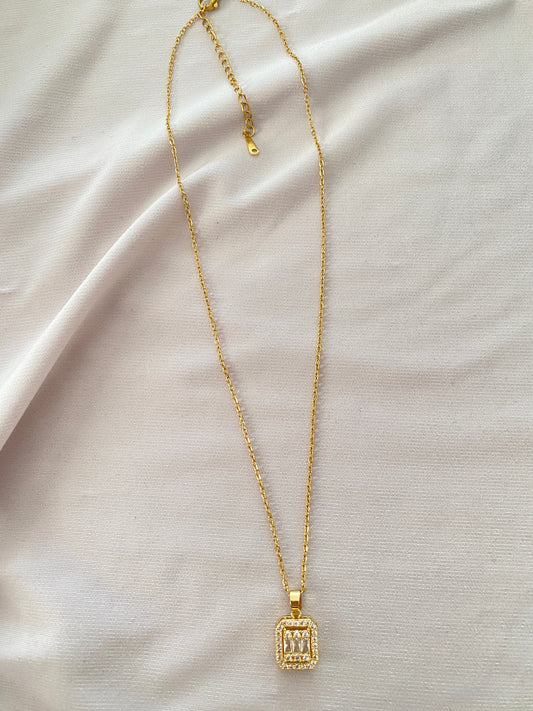 VALORE™ ALTIN RENGİ ZİRKON TAŞLI BAGET KOLYE