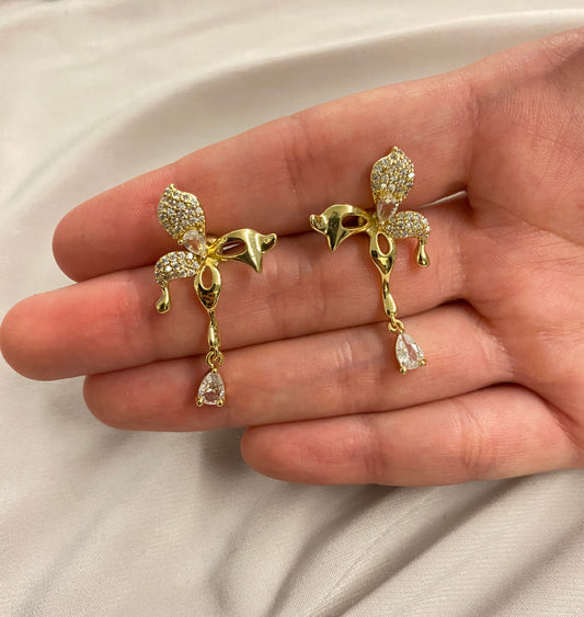 VALORE™ PİRİNÇ ALTIN RENK ZİRKON TAŞLI KUŞ MODEL KÜPE