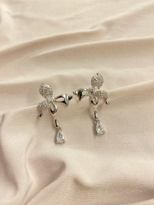 VALORE™ PİRİNÇ GÜMÜŞ RENK ZİRKON TAŞLI KUŞ MODEL KÜPE