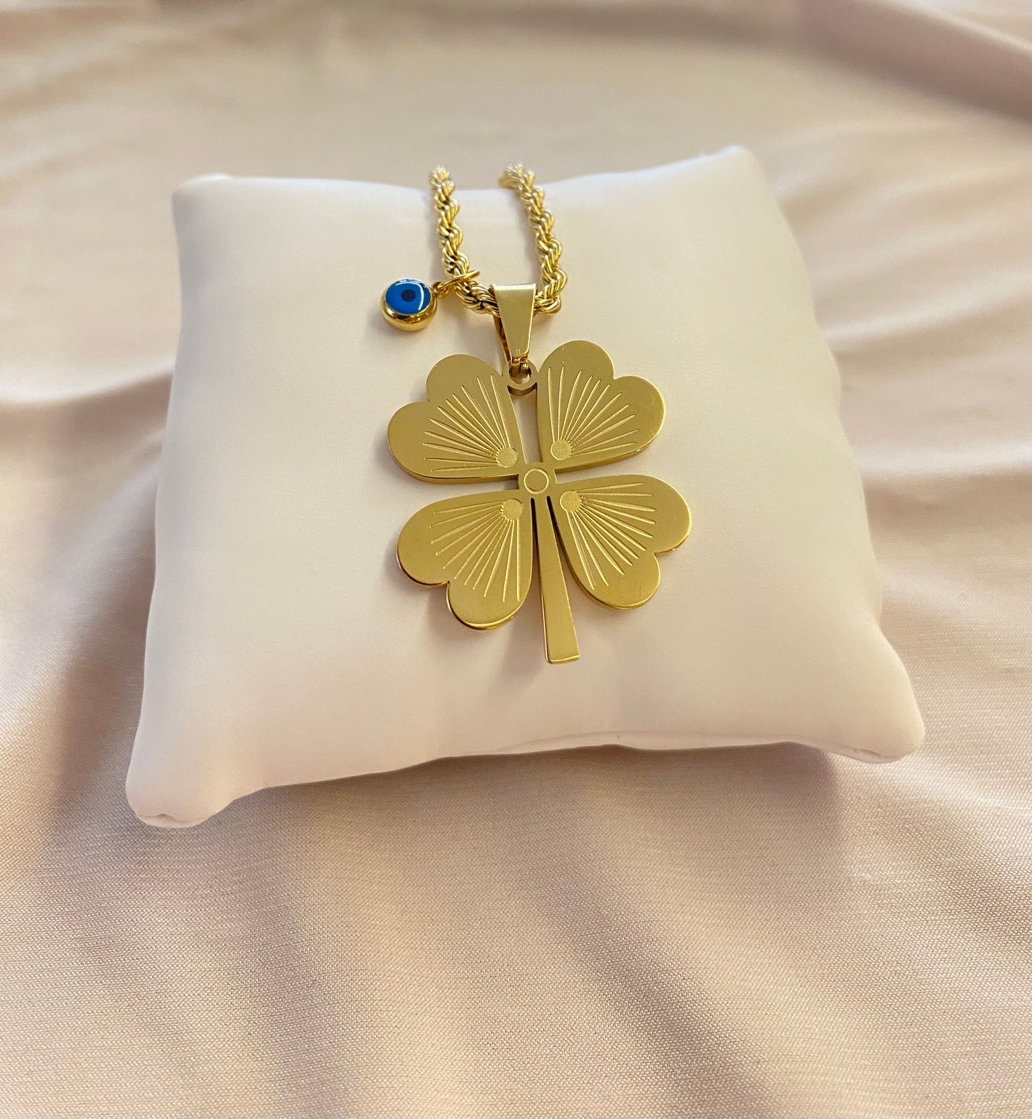 VALORE™ DÖRT YAPRAKLI BEREKET ŞANS KOLYE