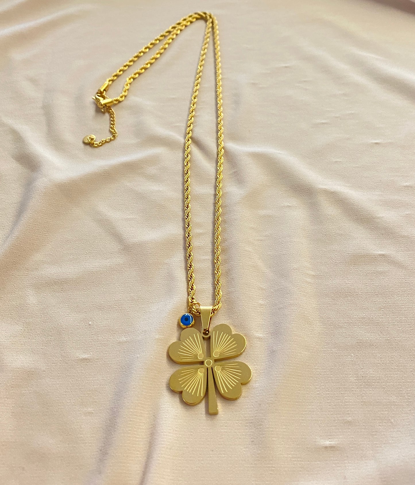 VALORE™ DÖRT YAPRAKLI BEREKET ŞANS KOLYE