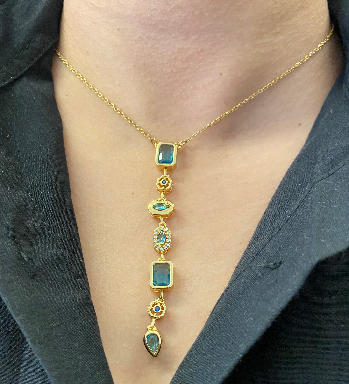 VALORE™ GÖK MAVİSİ ZİRKON TAŞLI ALTIN “Y” TASARIM KOLYE