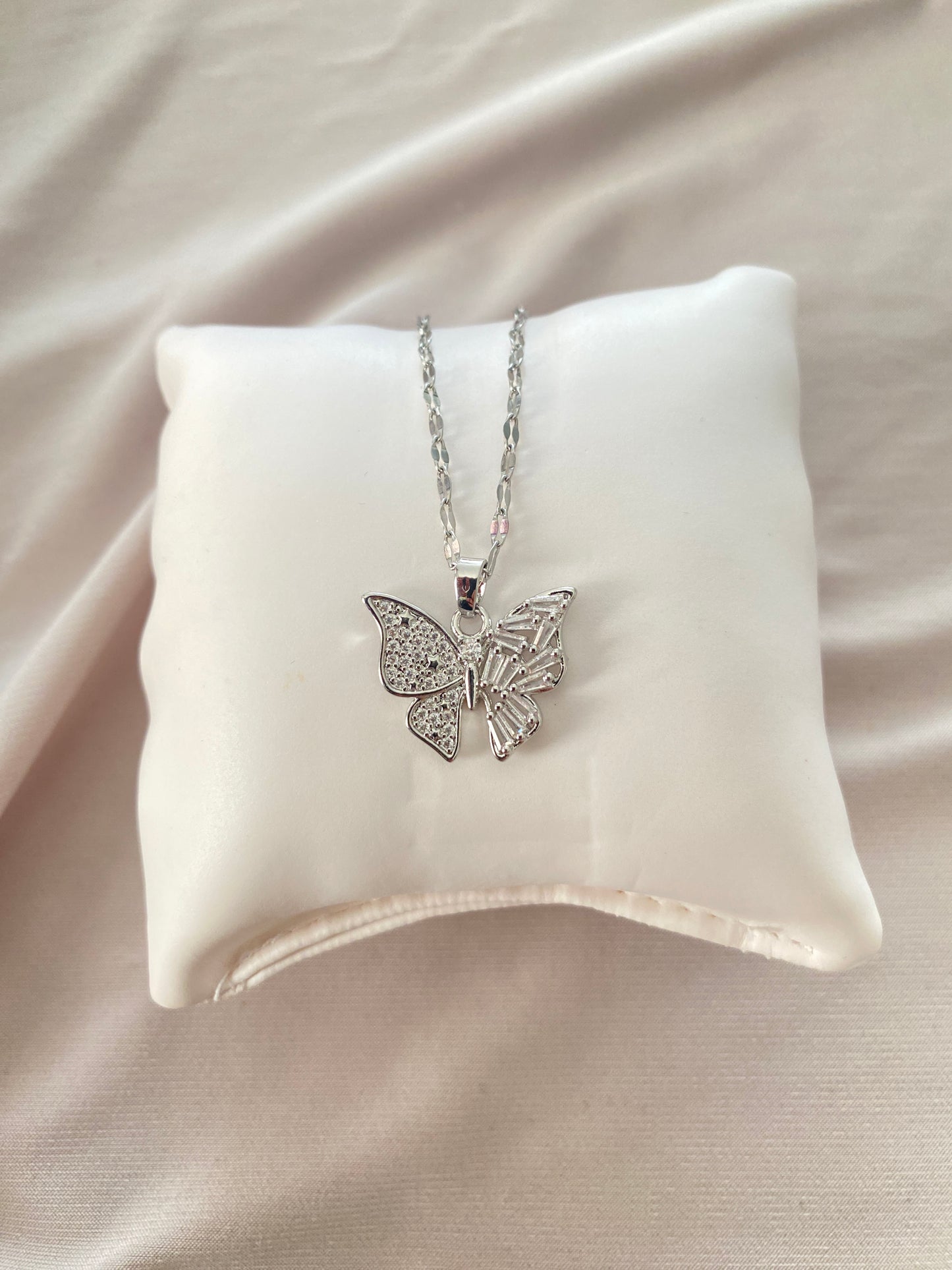 VALORE™ ÇELİK ZİRKON TAŞLI KELEBEK MODEL KOLYE