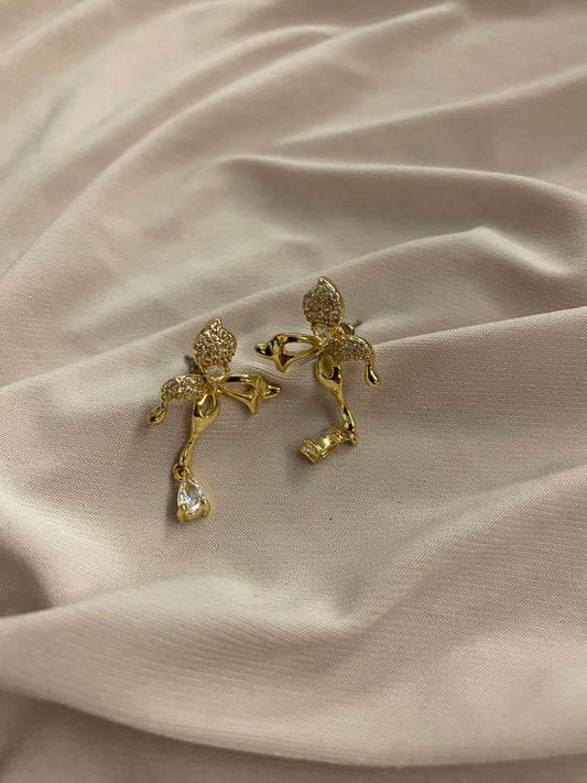 VALORE™ PİRİNÇ ALTIN RENK ZİRKON TAŞLI KUŞ MODEL KÜPE