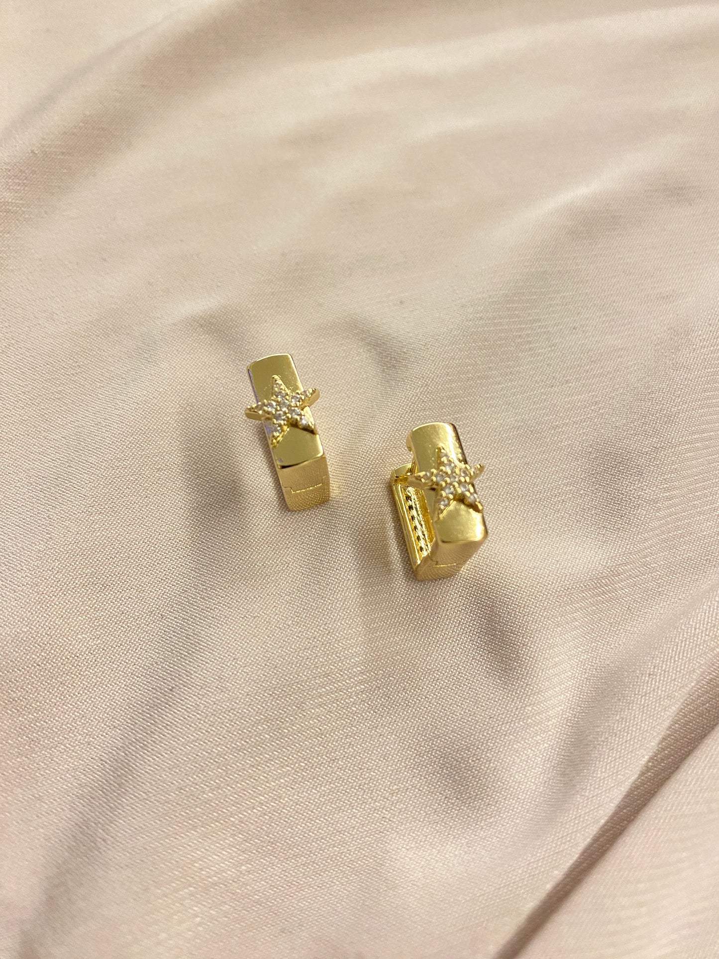 VALORE™ ALTIN KAPLAMA ZİRKON TAŞLI KARE YILDIZ KÜPE