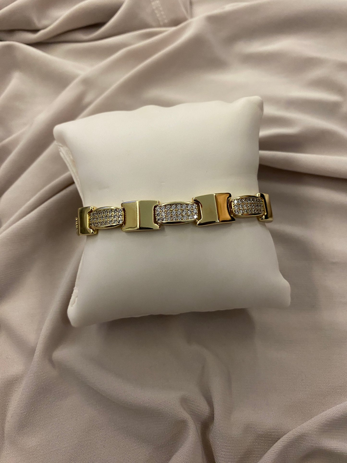 VALORE 14K ALTIN RENGİ ZİRKON TAŞLI KUYUMCU MODEL BİLEKLİK