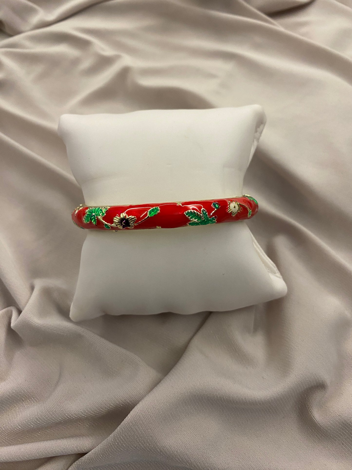 VALORE KIRMIZI MİNELİ ÇİÇEK MOTİF KELEPÇE BİLEKLİK